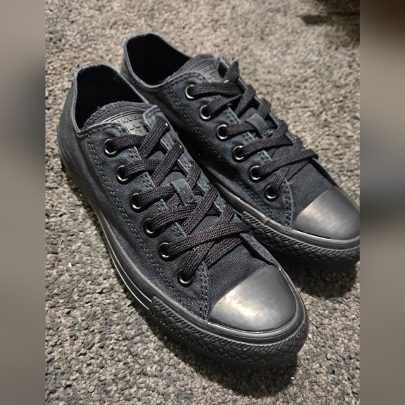 2FOR$40 Converse lowtop chuck taylors - Picture 5 of 5